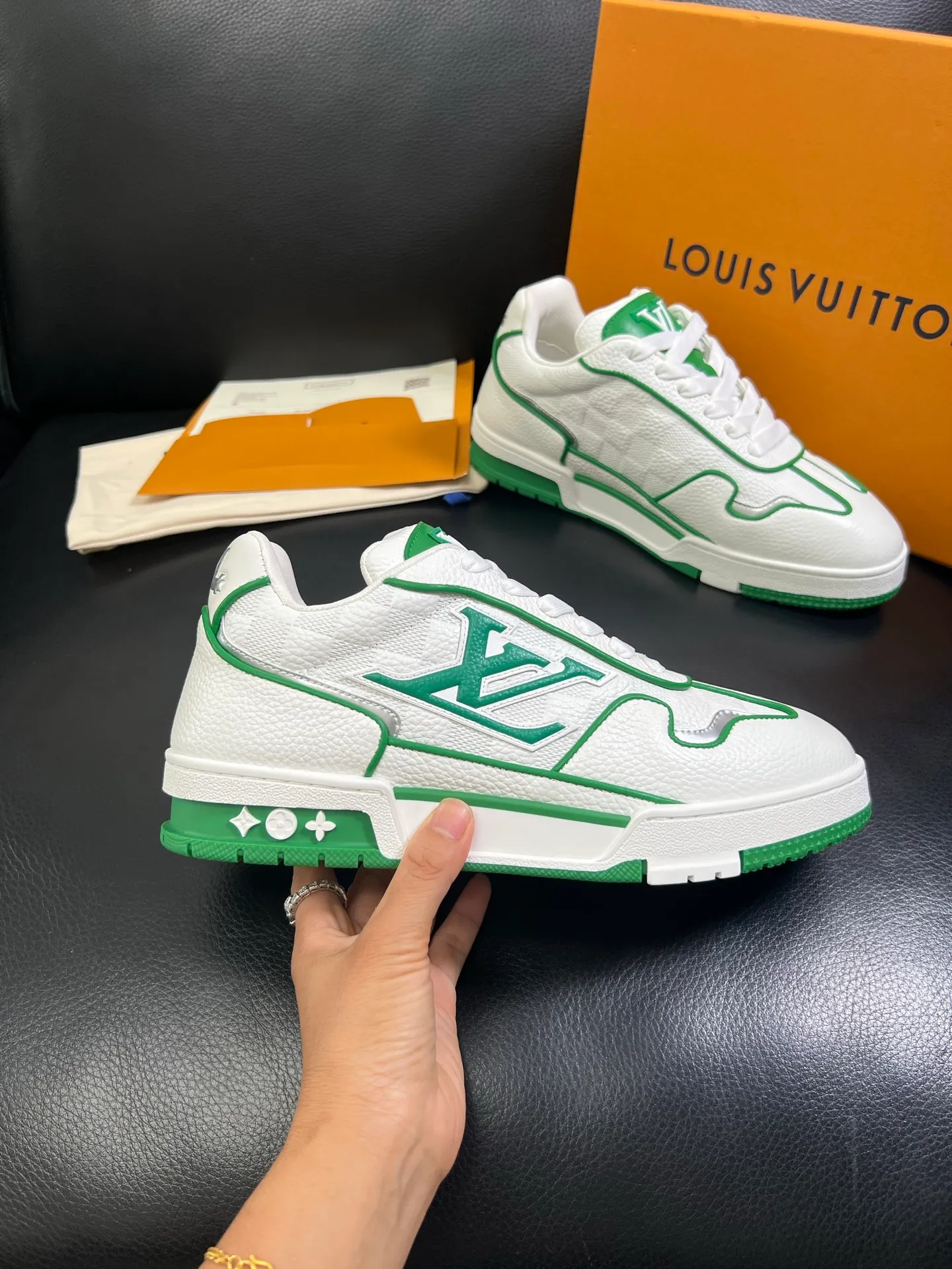 Men's shoes💰840 Lv 🔍Top purchasing agent🇮🇹 Louis Vuitton, the sports sneaker counter is synchronized, the uppers are imported from Italy, high-quality splicing colorful and complex crafts, the imported mesh padding is soft and comfortable, soles: original soles specially provided by the original factory, T men's men's shoes 💰U exclusive movable molded soles are super comfortable, original factory and single goods, 🔍🔍high quality, you can enter and leave the counter at will, welcome to compare, code number 39-44 (customized 38 45) 85878